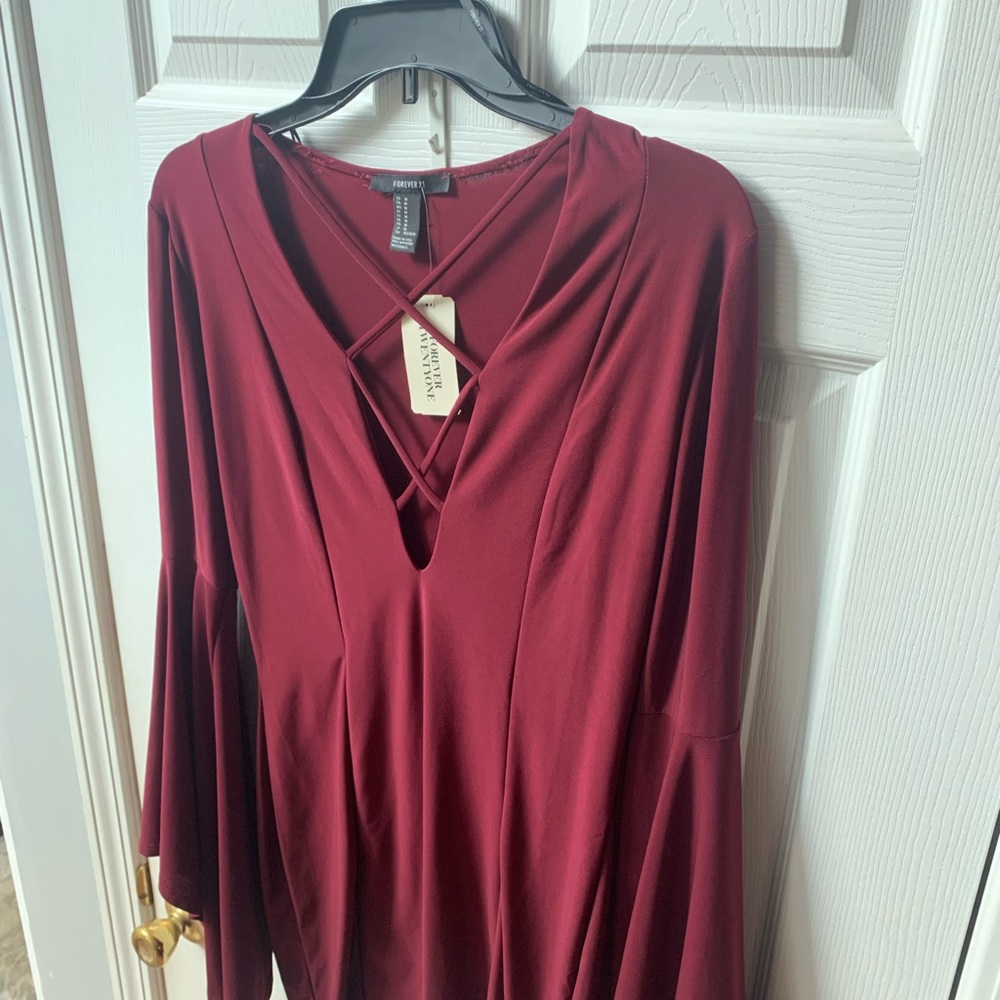 Forever 21, Red criss cross style front with draping sleeves, medium, brand new